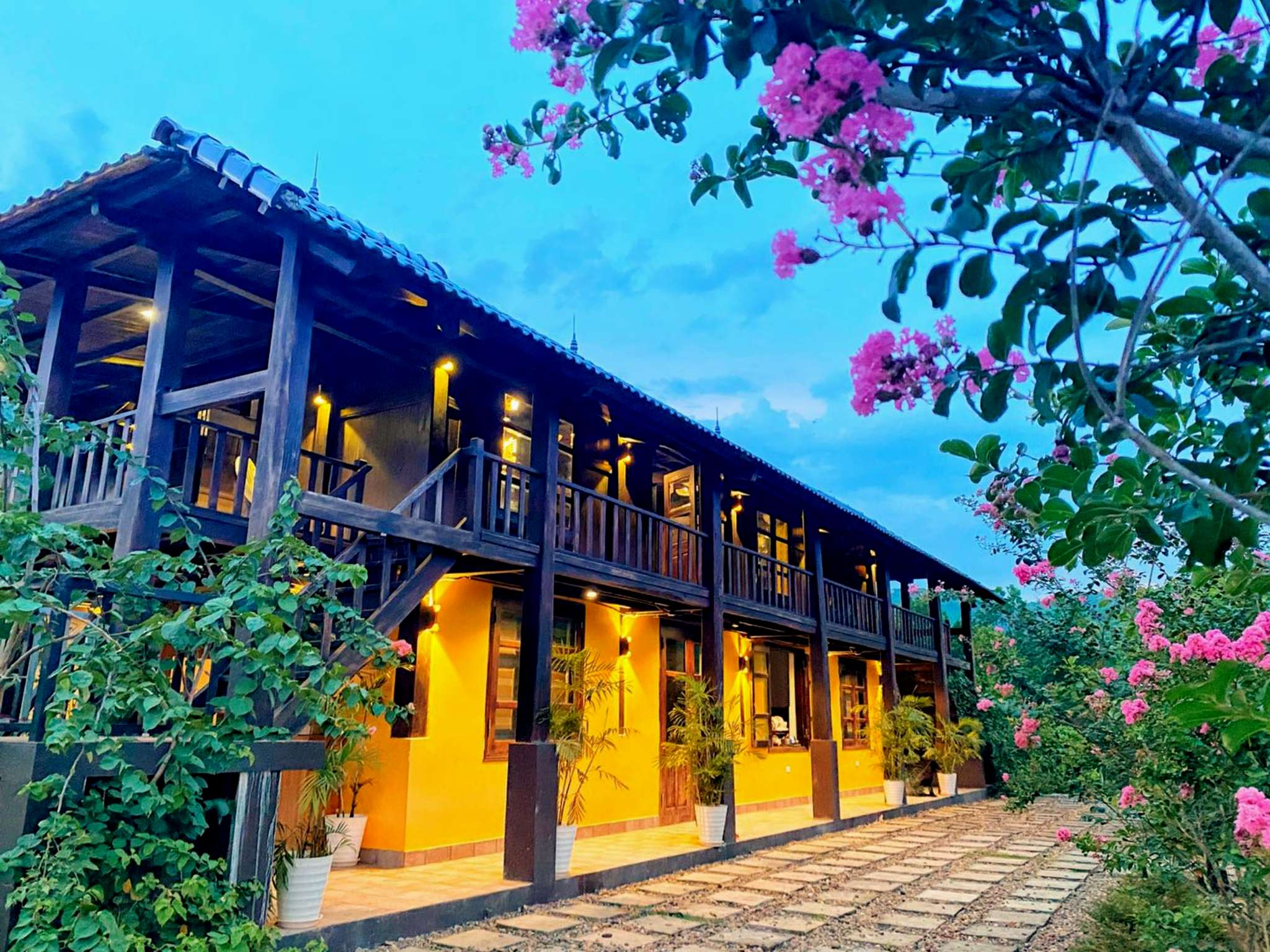 Phong cách thiết kế villa mùa thu tại Tula Hardin Homestay Hòa Bình